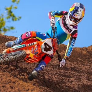 Hay_LE_1440x1800_Chase_4